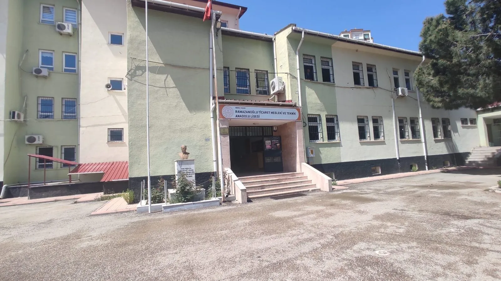 Ramazanoğlu Ticaret Mesleki Ve Teknik Anadolu Lisesi