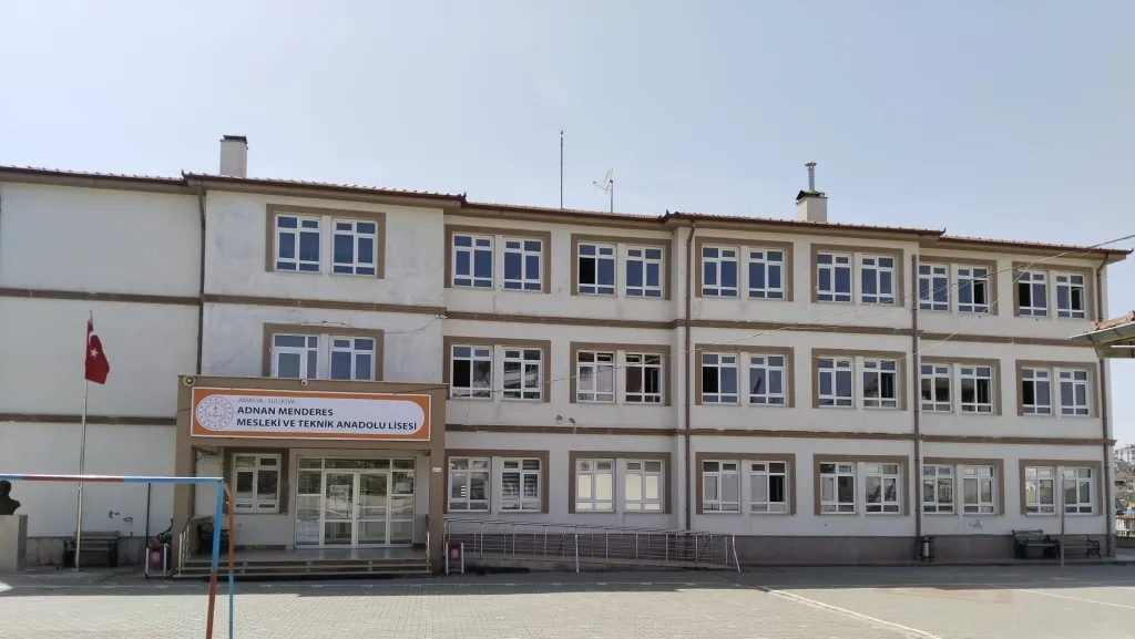 Suluova Adnan Menderes Ticaret Mesleki Ve Teknik Anadolu Lisesi fotoğrafı