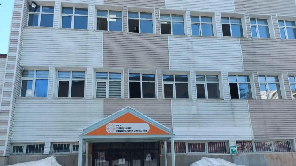 Zübeyde Hanım Kız Mesleki Ve Teknik Anadolu Lisesi