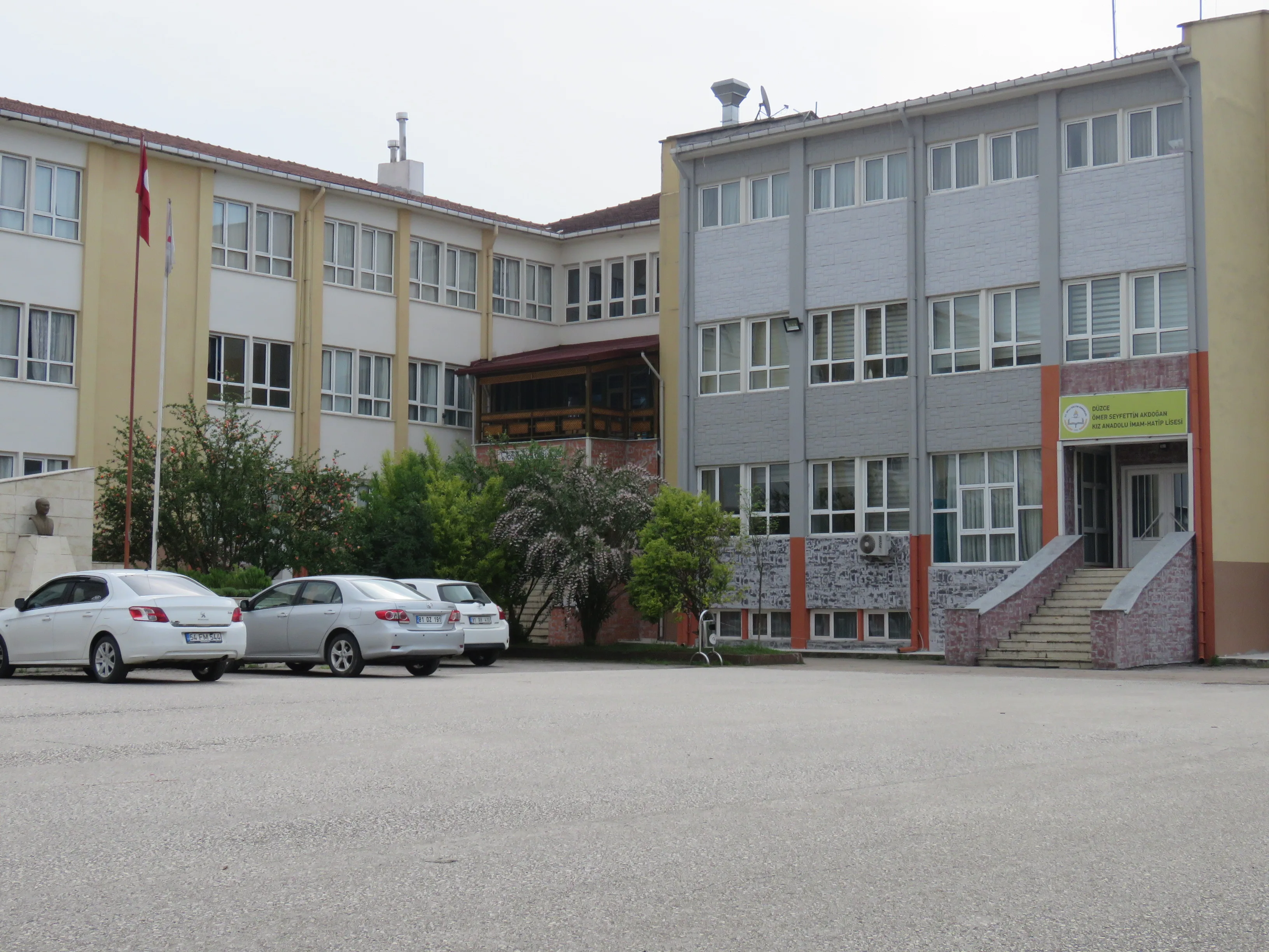 Düzce Kız Anadolu İmam Hatip Lisesi