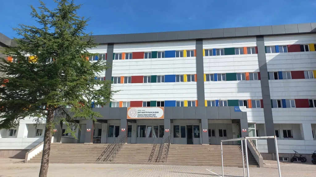 Bucak Şehit Muhittin Talha Çalışkan Anadolu İmam Hatip Lisesi fotoğrafı