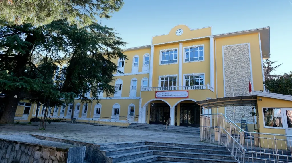 Necatibey Kız Mesleki Ve Teknik Anadolu Lisesi fotoğrafı