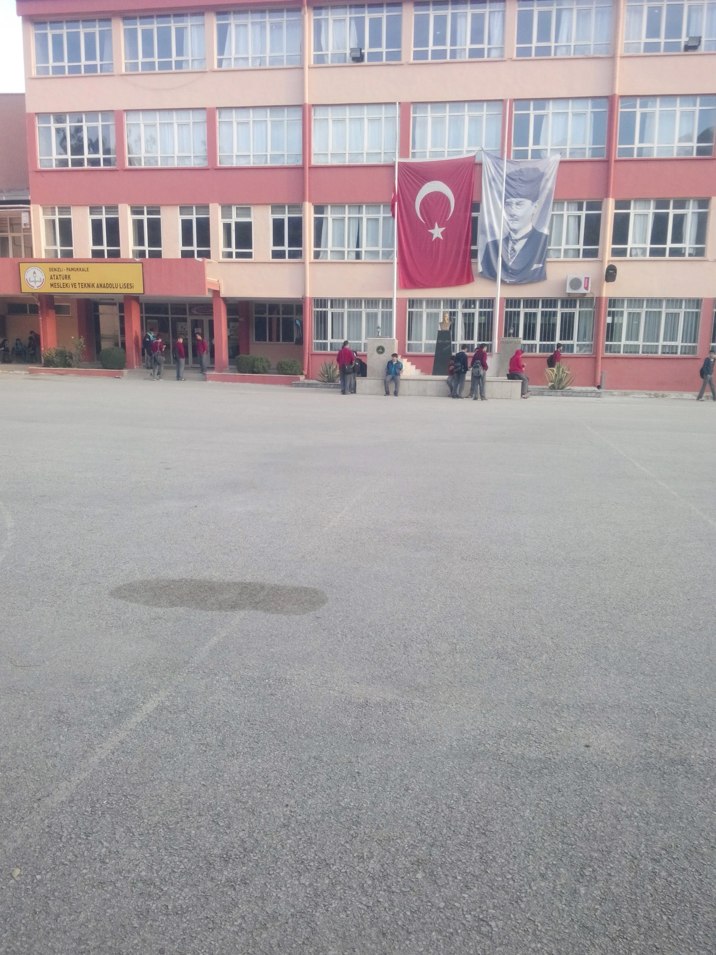 Atatürk Mesleki Ve Teknik Anadolu Lisesi