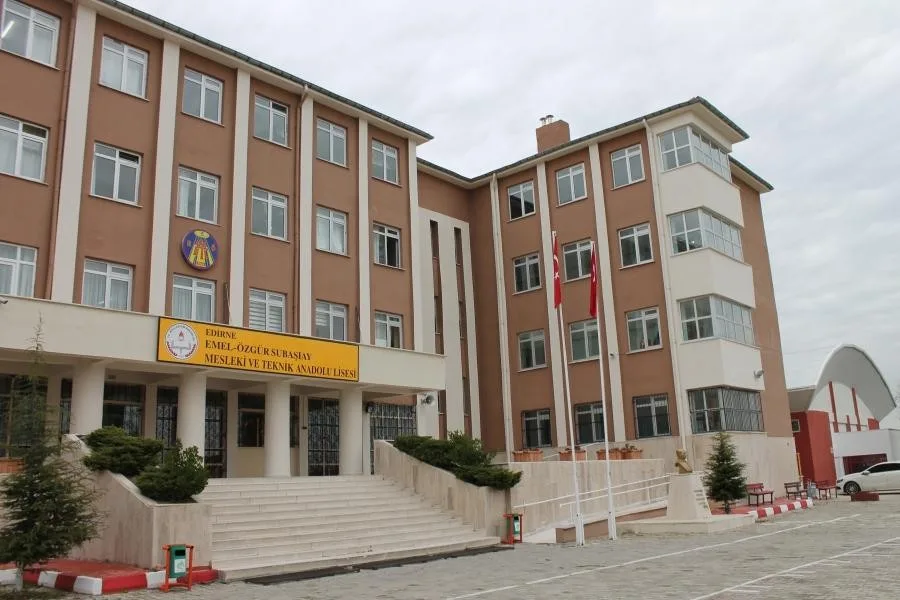 Emel-Özgür Subaşıay Ticaret Mesleki Ve Teknik Anadolu Lisesi fotoğrafı