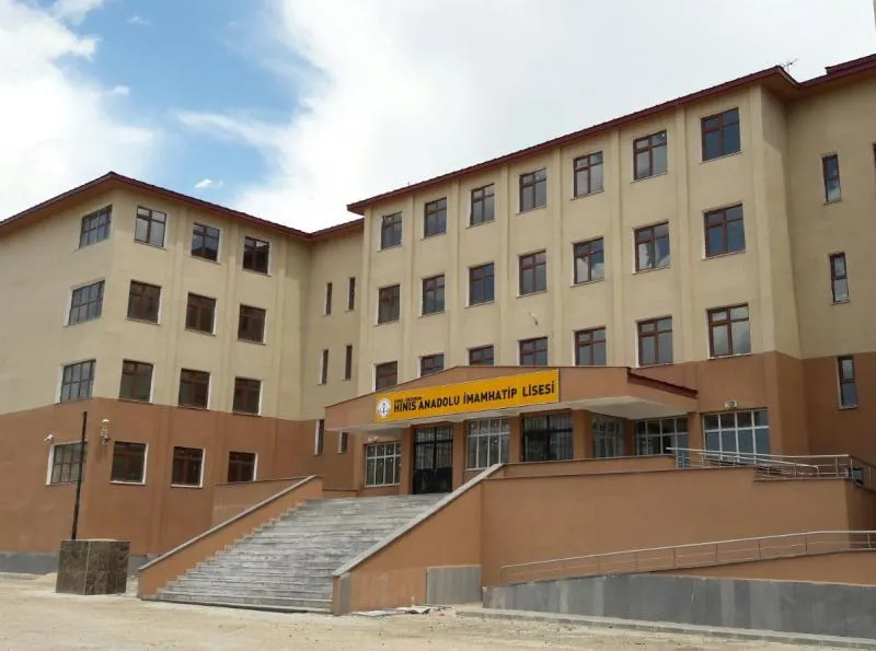 Hınıs Anadolu İmam Hatip Lisesi