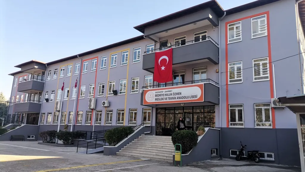 Bedriye-Haluk Özmen Ticaret Mesleki Ve Teknik Anadolu Lisesi fotoğrafı