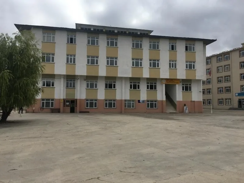 Alucra Hacı Osman Erilli Anadolu İmam Hatip Lisesi fotoğrafı
