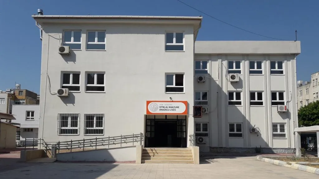 İstiklal Makzume Anadolu Lisesi