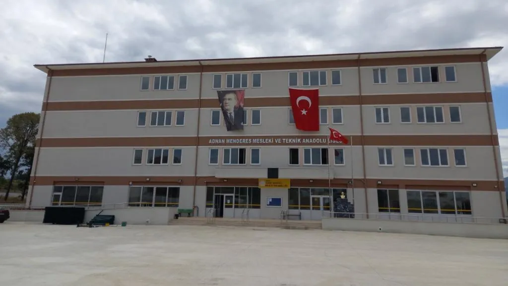 Adnan Menderes Ticaret Mesleki Ve Teknik Anadolu Lisesi fotoğrafı