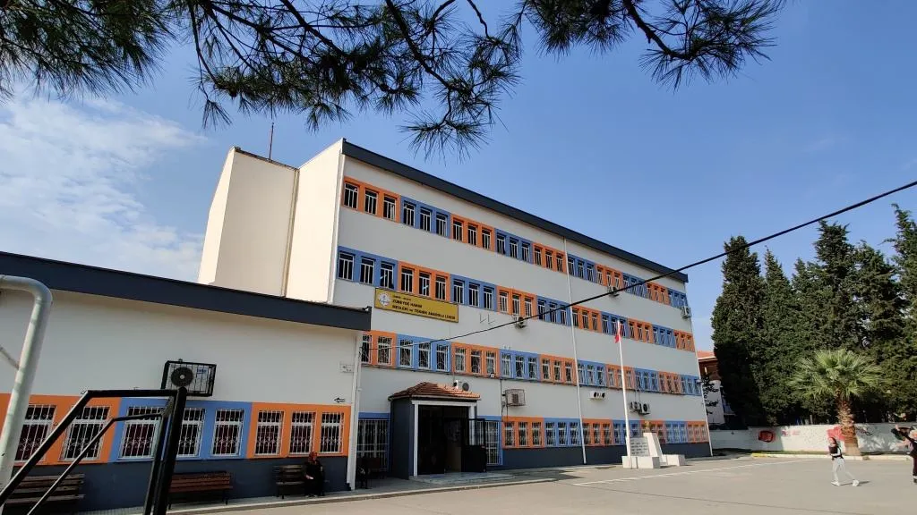 Buca Zübeyde Hanım Mesleki Ve Teknik Anadolu Lisesi fotoğrafı