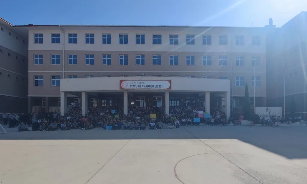 Çeşme Atatürk Anadolu Lisesi