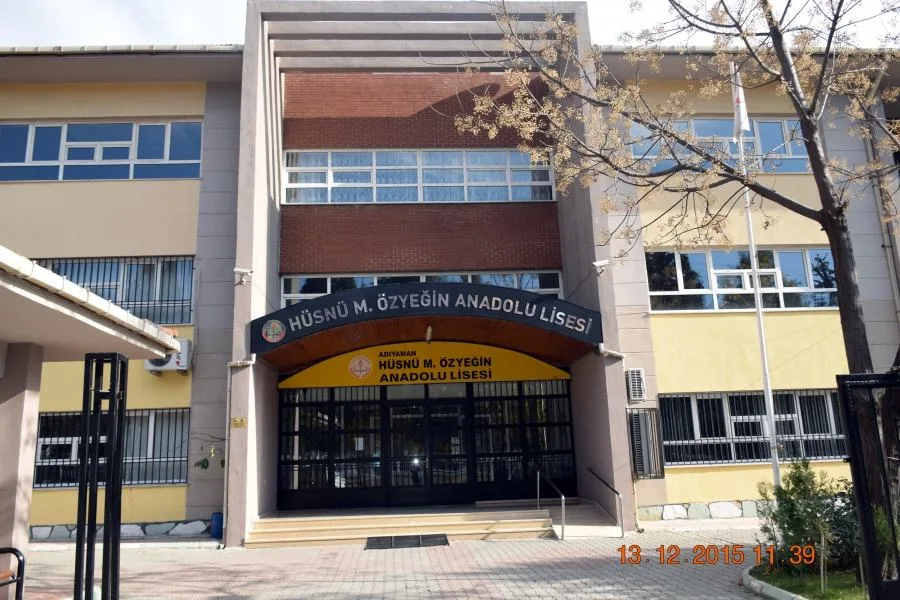 Hüsnü M.Özyeğin Anadolu Lisesi