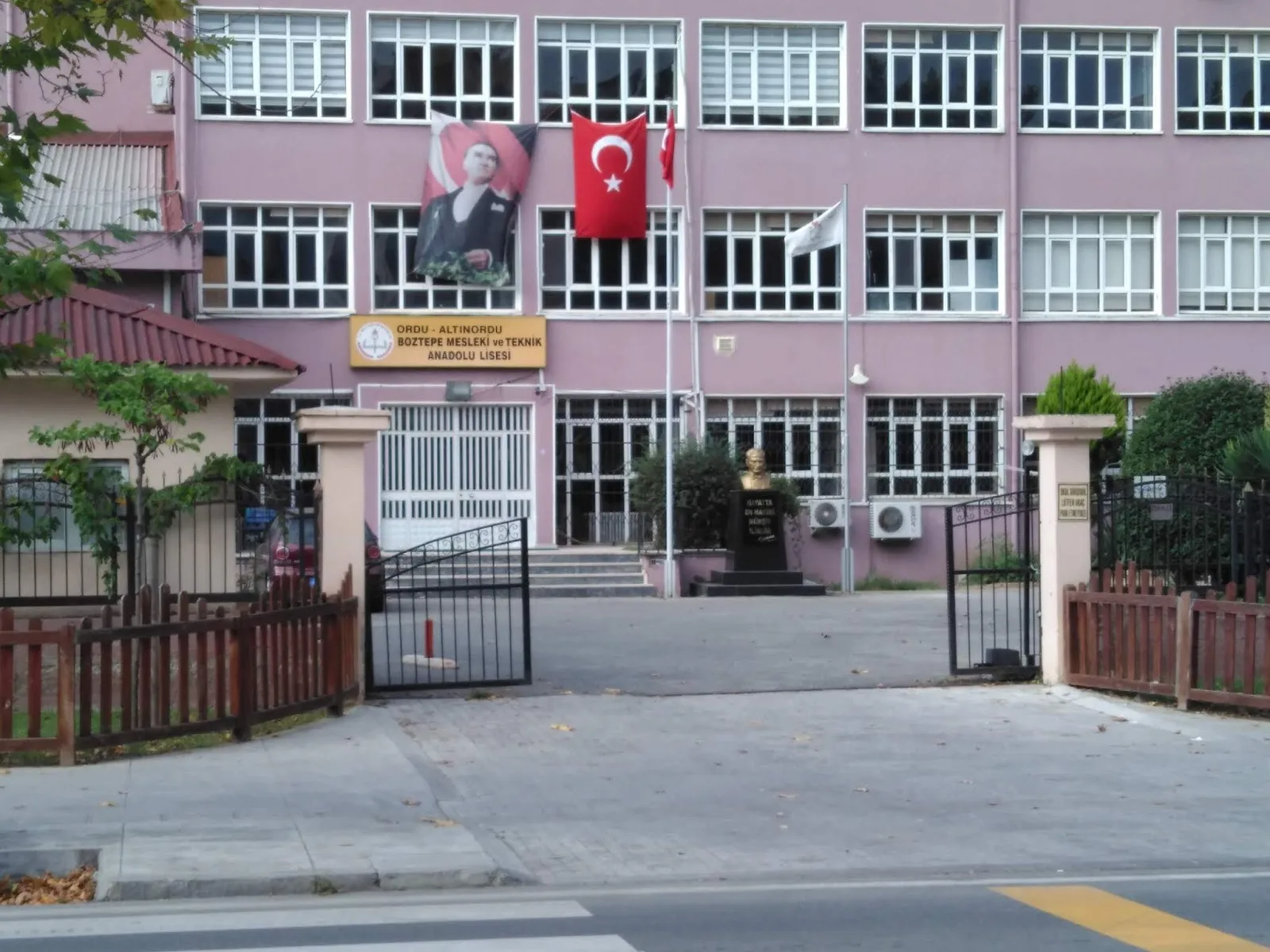 Boztepe Kız Mesleki Ve Teknik Anadolu Lisesi fotoğrafı