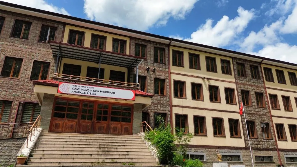 Çamlıhemşin Çok Programlı Anadolu Lisesi