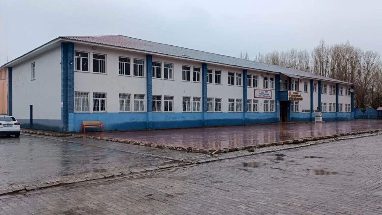 Çaldıran Zahide Mehmet Salih Tamince Mesleki Ve Teknik Anadolu Lisesi fotoğrafı