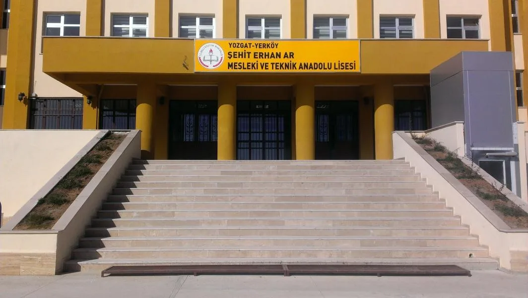 Şehit Erhan Ar Ticaret Mesleki Ve Teknik Anadolu Lisesi