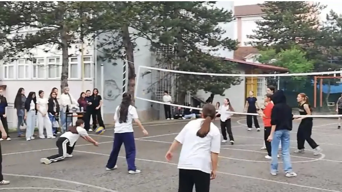 Yahya Kemal Beyatlı Kız Mesleki Ve Teknik Anadolu Lisesi fotoğrafı