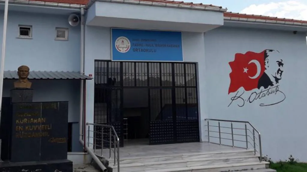 Fadime-Halil İbrahim Karahan Derbent Ortaokulu fotoğrafı