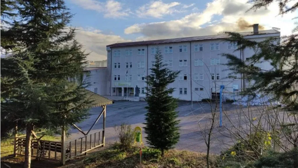 Beşikdüzü Fatih Ticaret Mesleki Ve Teknik Anadolu Lisesi fotoğrafı