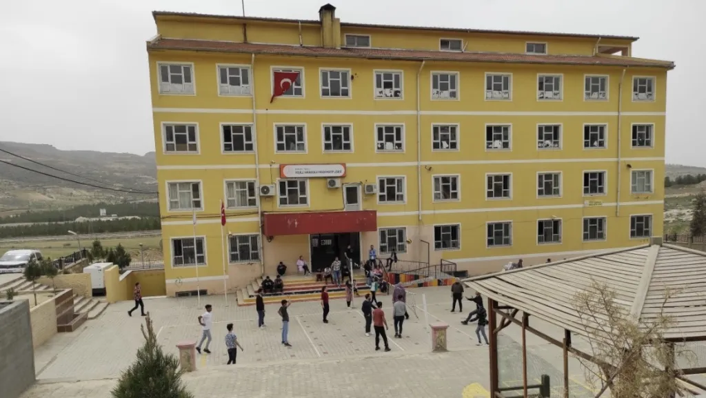 Yeşilli Cumhuriyet Kız Mesleki Ve Teknik Anadolu Lisesi fotoğrafı
