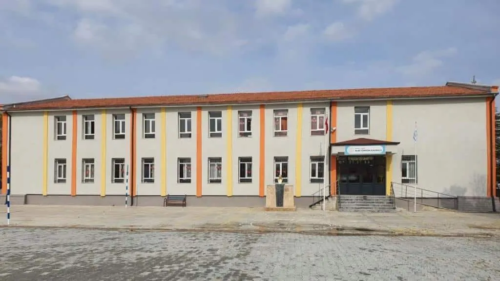 Nuri Tömtöm İlkokulu
