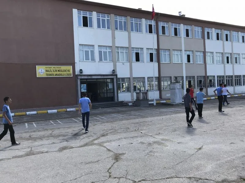 Halil İlik Mesleki Ve Teknik Anadolu Lisesi