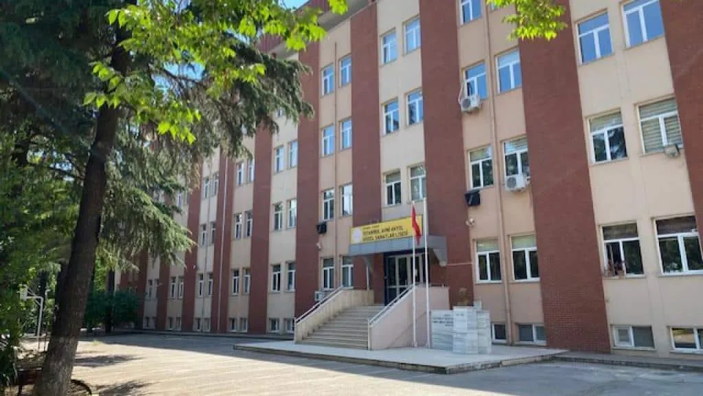 İstanbul Avni Akyol Güzel Sanatlar Lisesi fotoğrafı