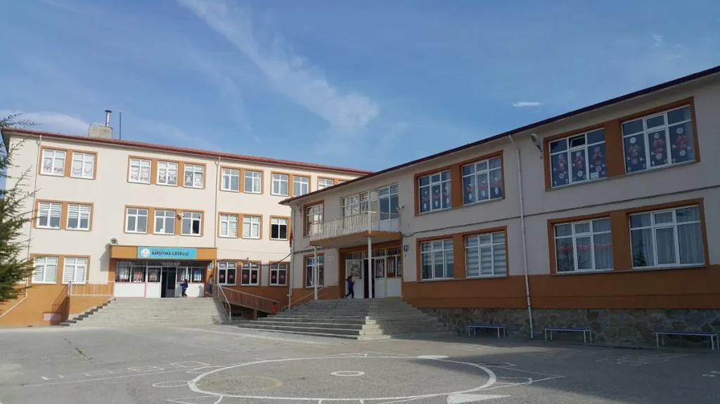 Karşıyaka Şehit Yüzbaşı Mahmut Top İlkokulu fotoğrafı