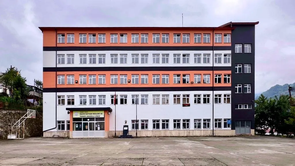 Düzköy Nazım Kayhan Mesleki Ve Teknik Anadolu Lisesi fotoğrafı