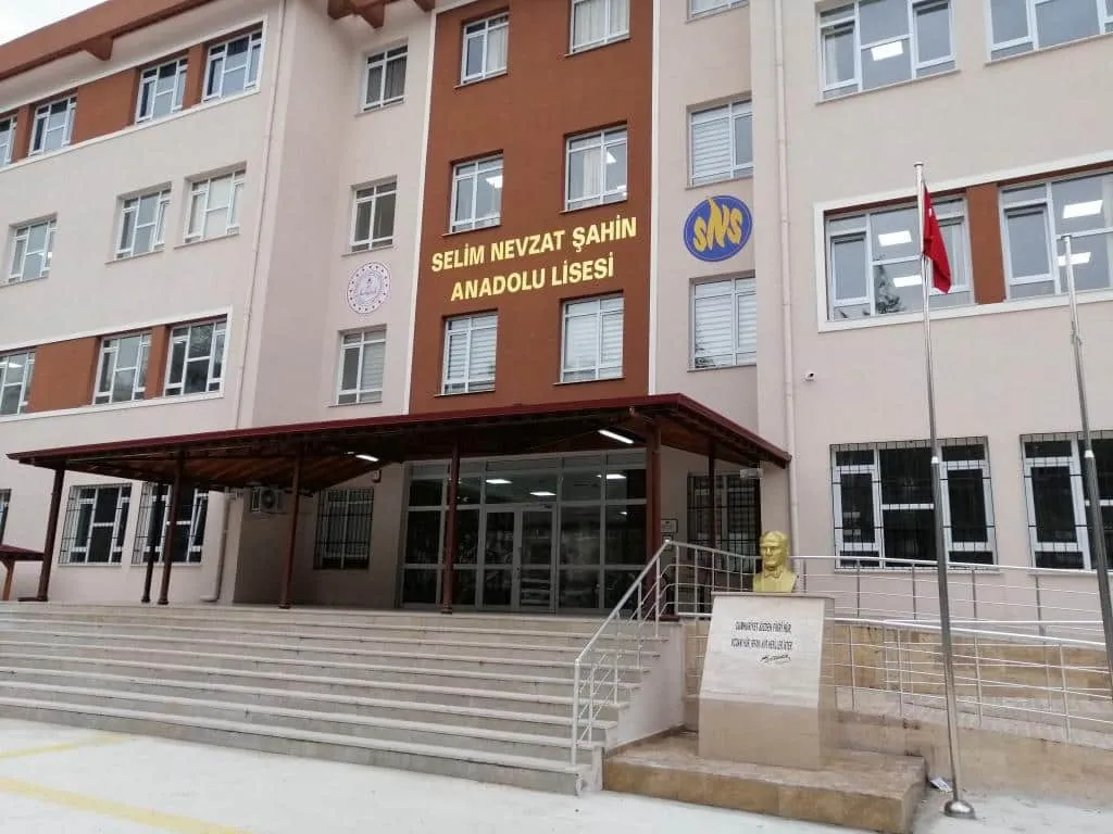 Selim Nevzat Şahin Anadolu Lisesi