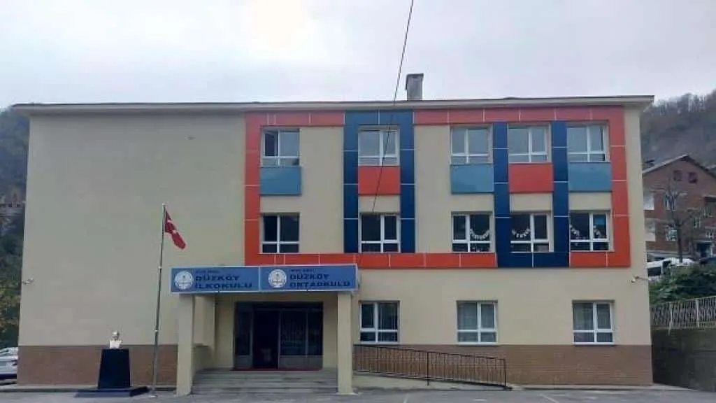 Düzköy Ortaokulu fotoğrafı