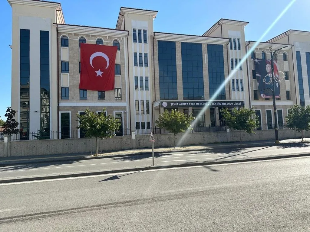 Şehit Ahmet Eyce Ticaret Mesleki Ve Teknik Anadolu Lisesi
