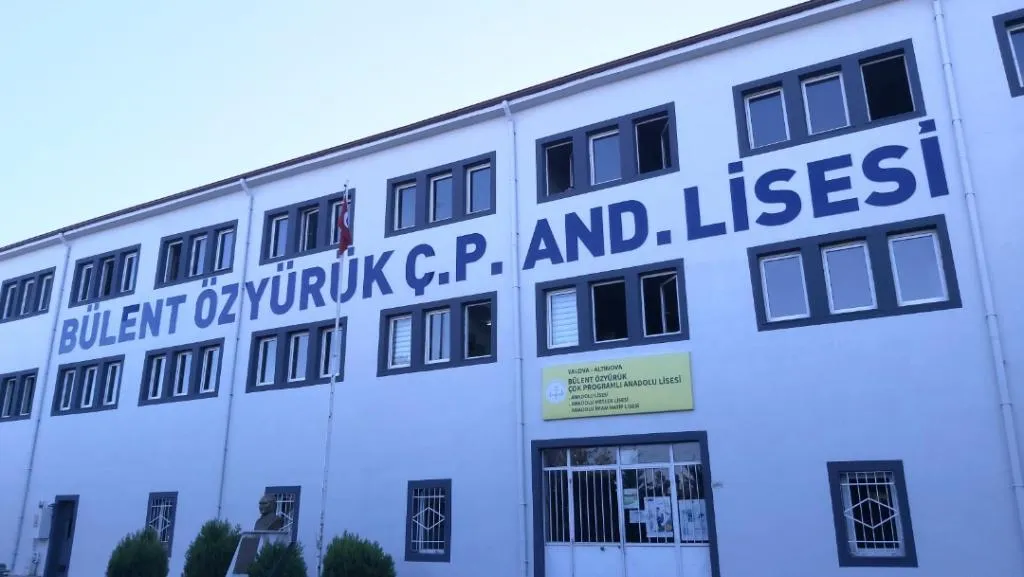Altınova Bülent Özyürük Çok Programlı Anadolu Lisesi fotoğrafı