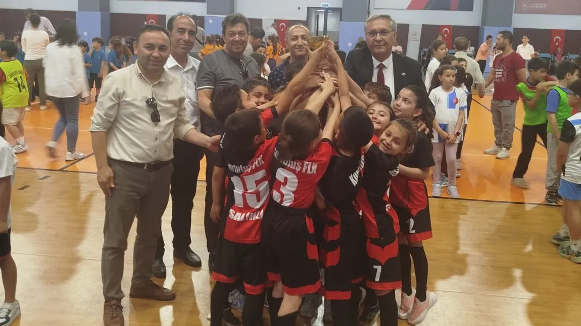 Kurtuluş Fevzi Lütfü Karaosmanoğlu İlkokulu fotoğrafı