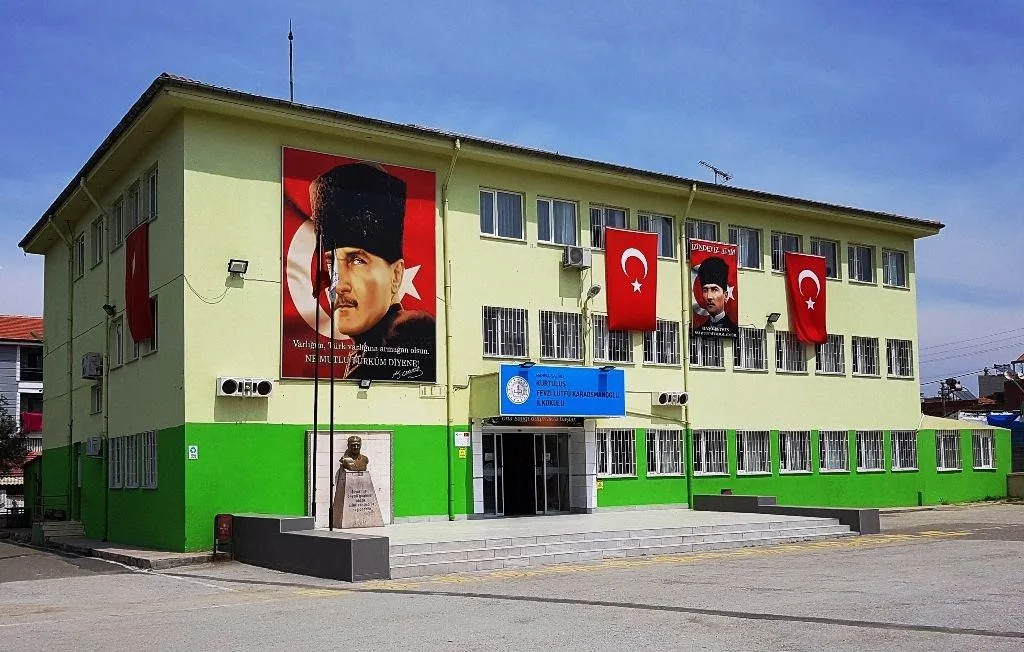Kurtuluş Fevzi Lütfü Karaosmanoğlu İlkokulu fotoğrafı