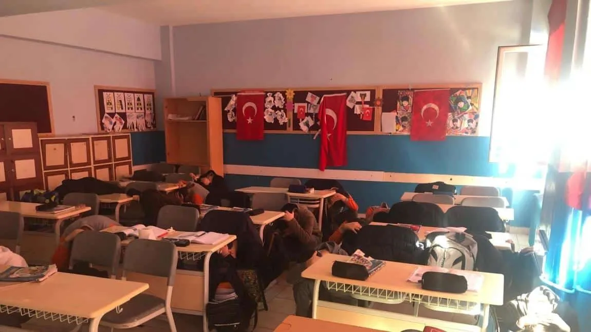 Azmimilli Ortaokulu fotoğrafı