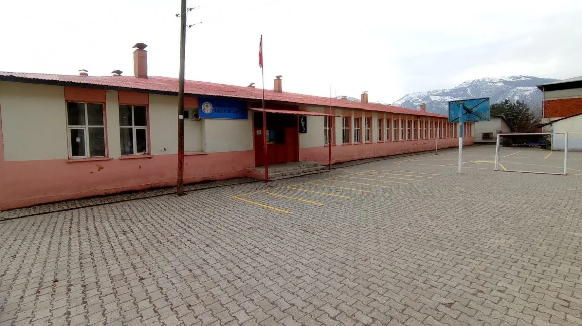 Yedinisan İlkokulu