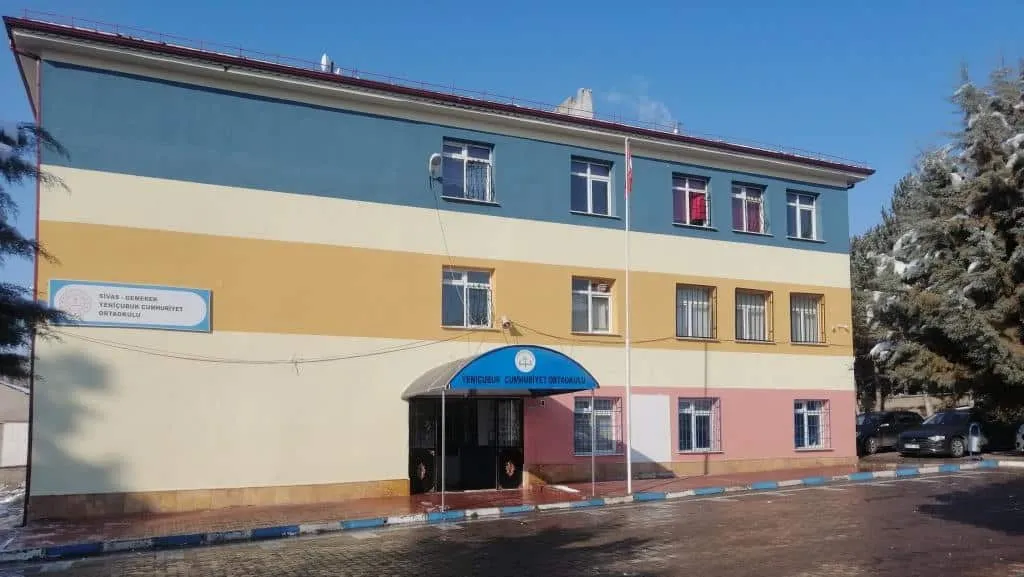 Yeniçubuk Cumhuriyet Ortaokulu fotoğrafı