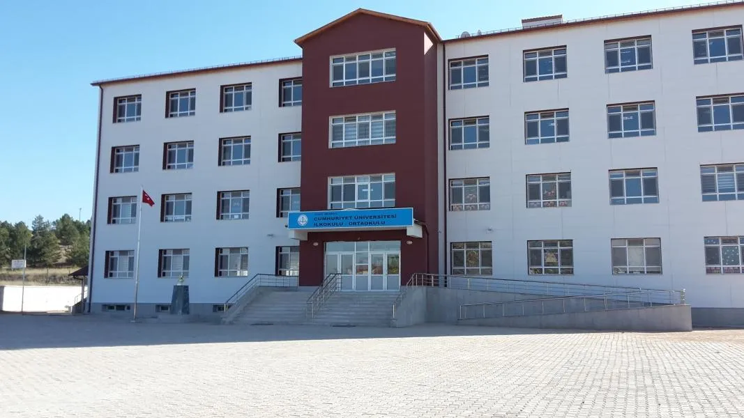 Cumhuriyet Üniversitesi İlkokulu fotoğrafı