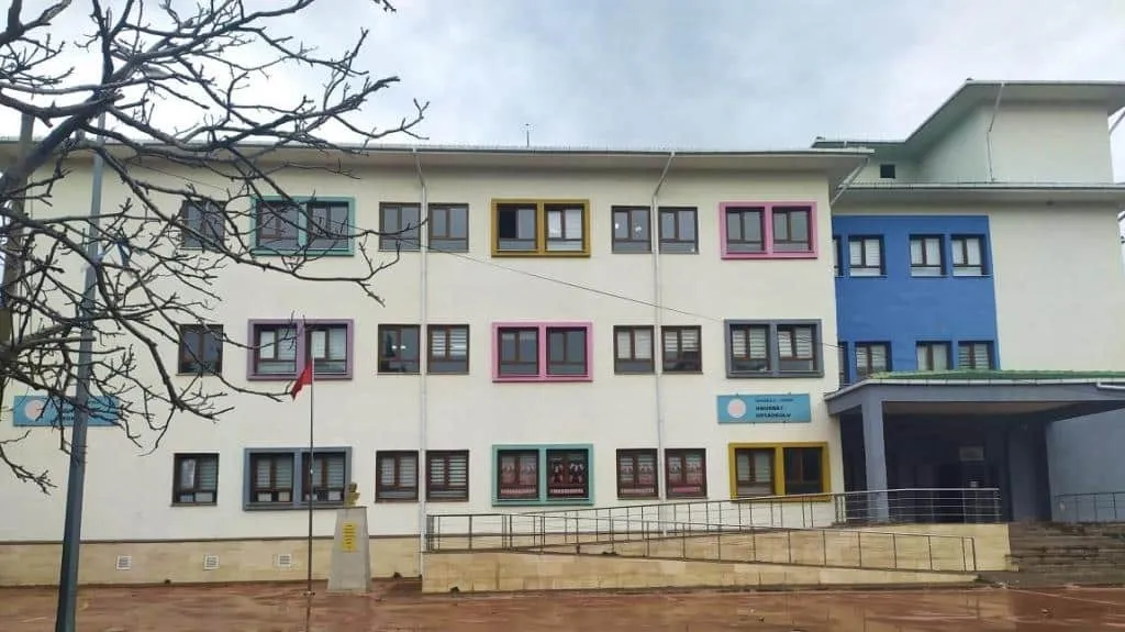 Umurbey İlkokulu fotoğrafı