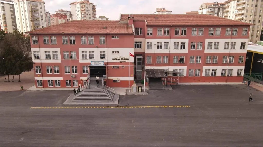 Burhan Dinçbal Ortaokulu fotoğrafı