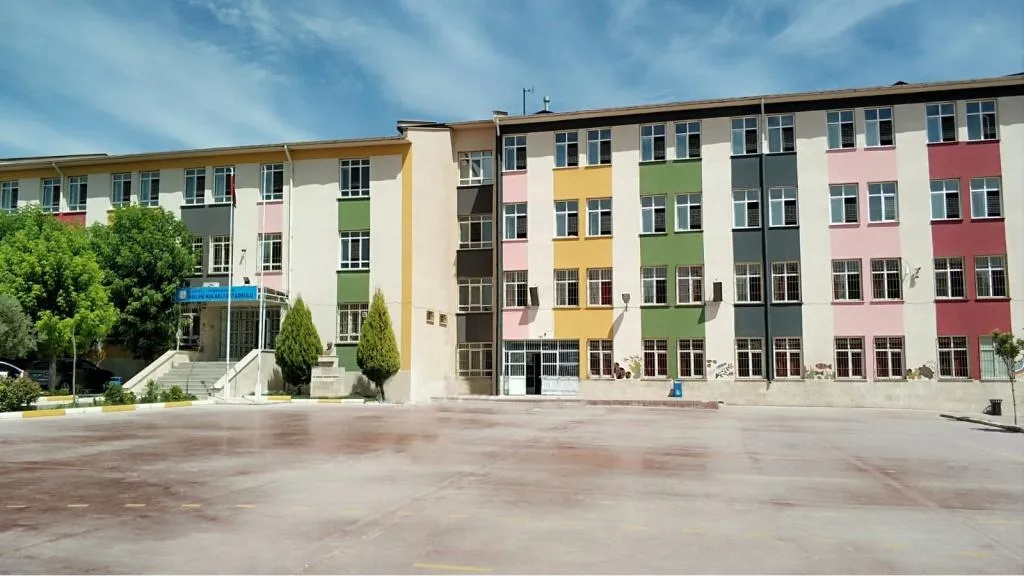Hulusi Kulaklı Ortaokulu fotoğrafı