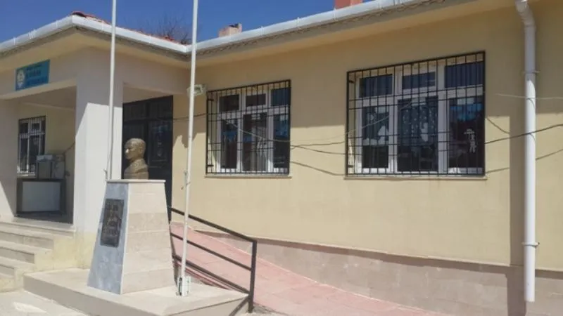 Kayrak Şehit Uğur Katran Ortaokulu