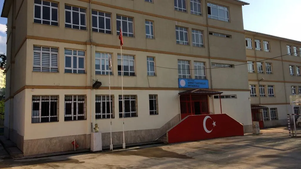 Ahmet Tahtakılıç Ortaokulu