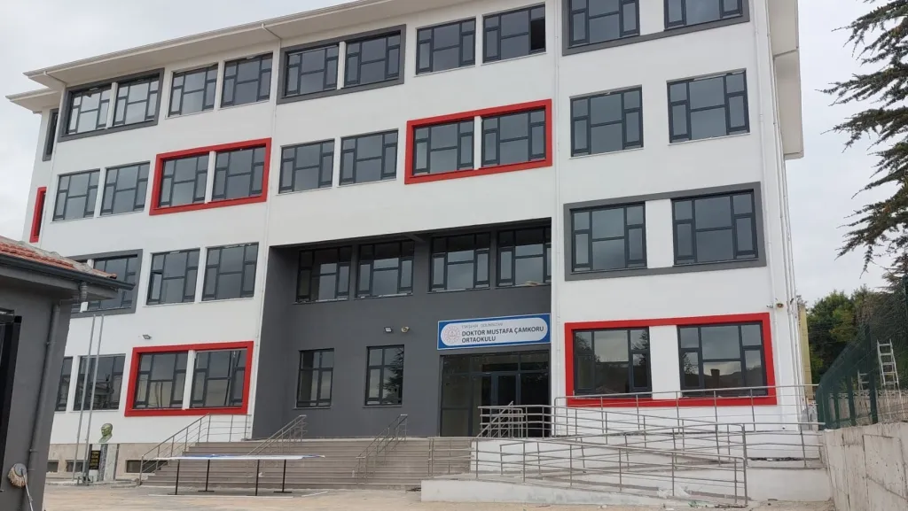 Doktor Mustafa Çamkoru Ortaokulu