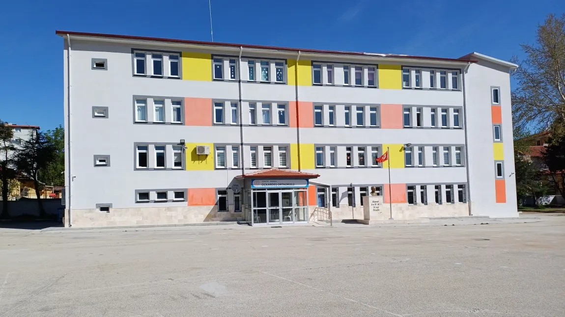 Üçkardeş Ortaokulu
