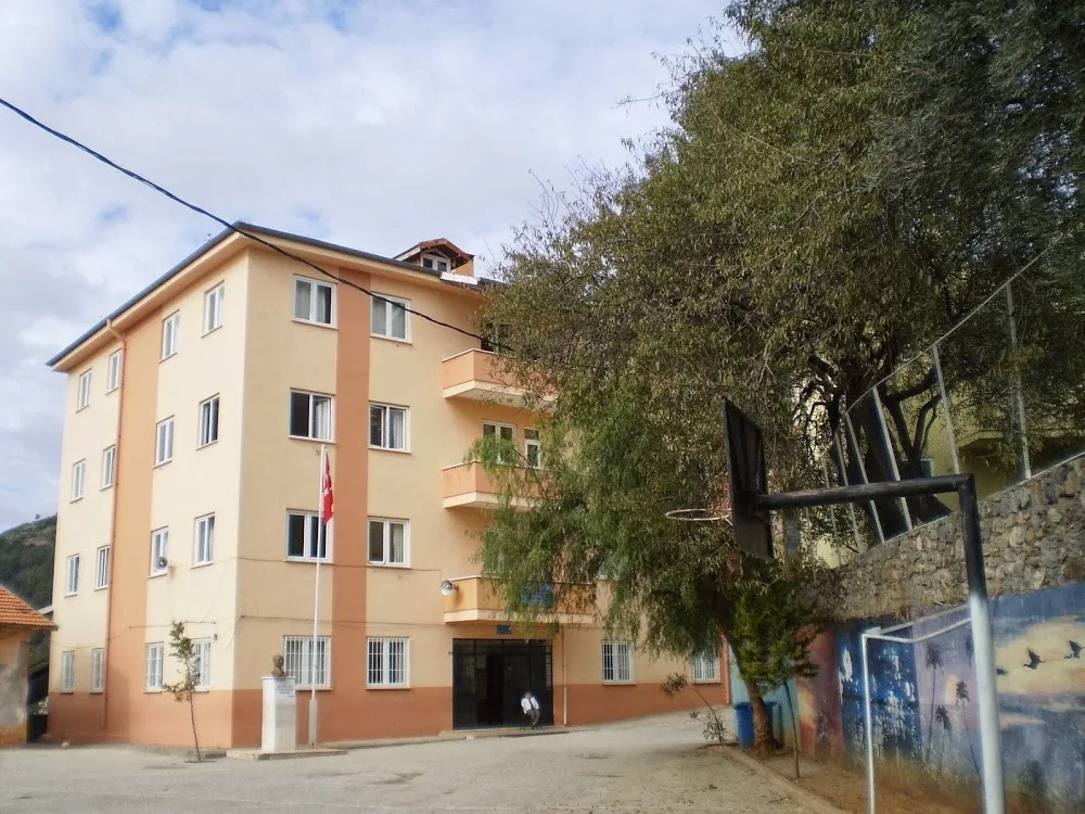 Hamdullah Emin Paşa Ortaokulu