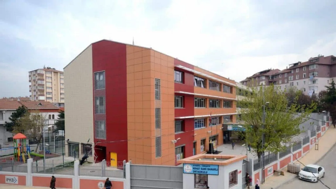 Nihat Sami Banarlı Ortaokulu