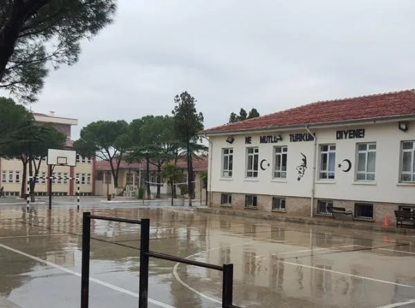 Cumhuriyet Ortaokulu fotoğrafı