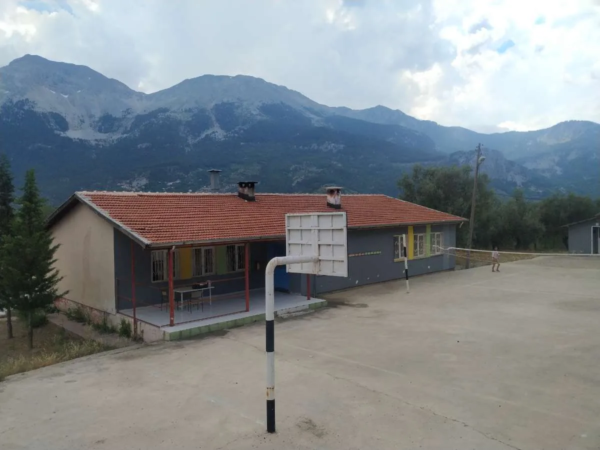 Köprülü Ayşe Güven Ortaokulu fotoğrafı